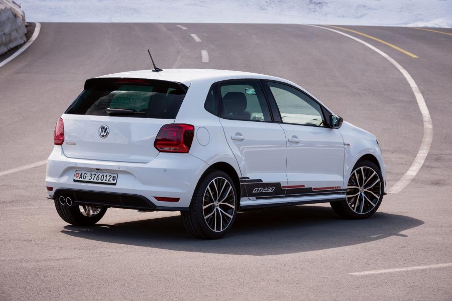  Volkswagen Polo GTi 230 2016 года  (фото 2 из 11)